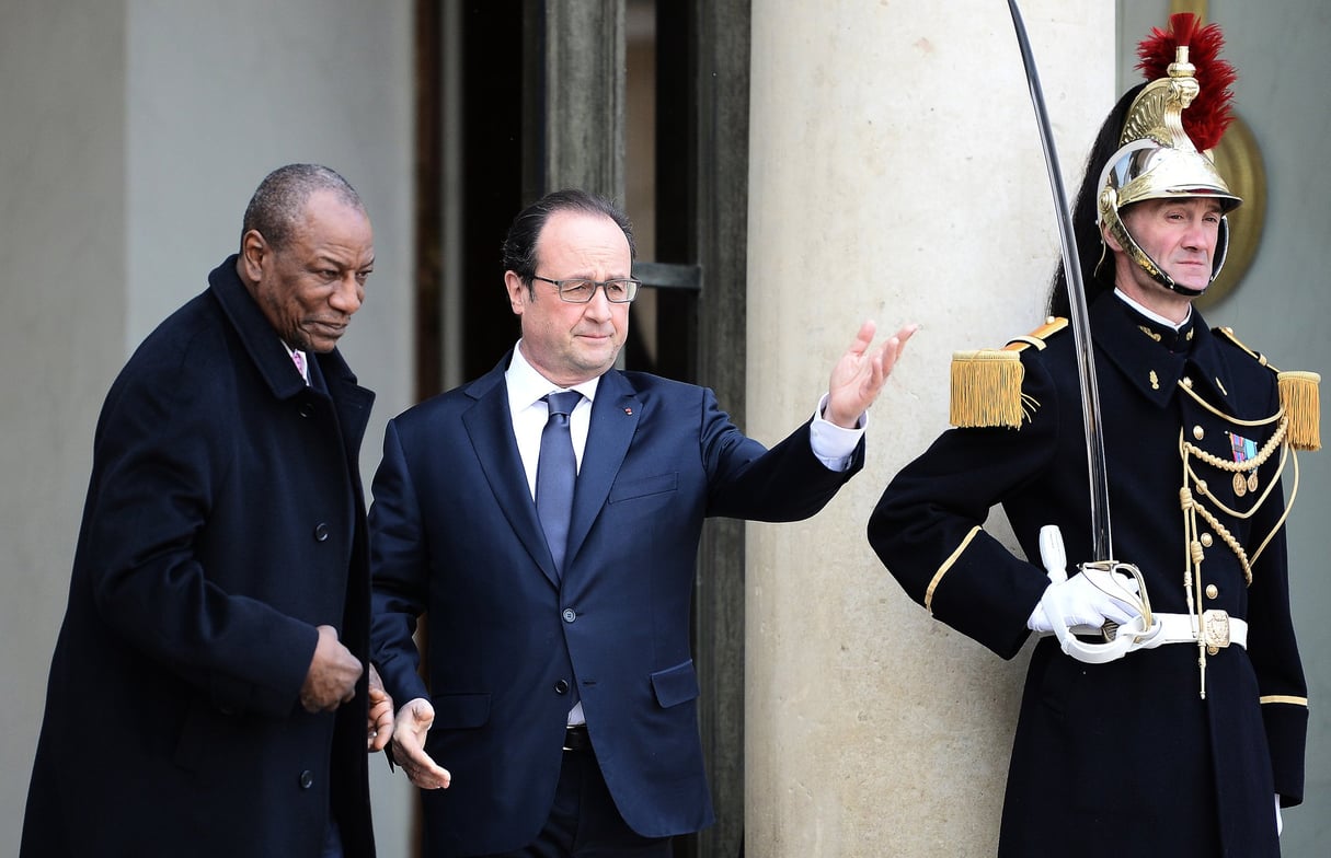 Alpha Condé reçu par  François Hollande à l’Élysée, en avril. © Stephane De Sakutin/AFP