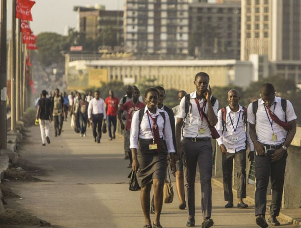 Des lycéens à la sortie des cours à Abidjan en mars 2016 (illustration). © Jacques Torregano pour JA.