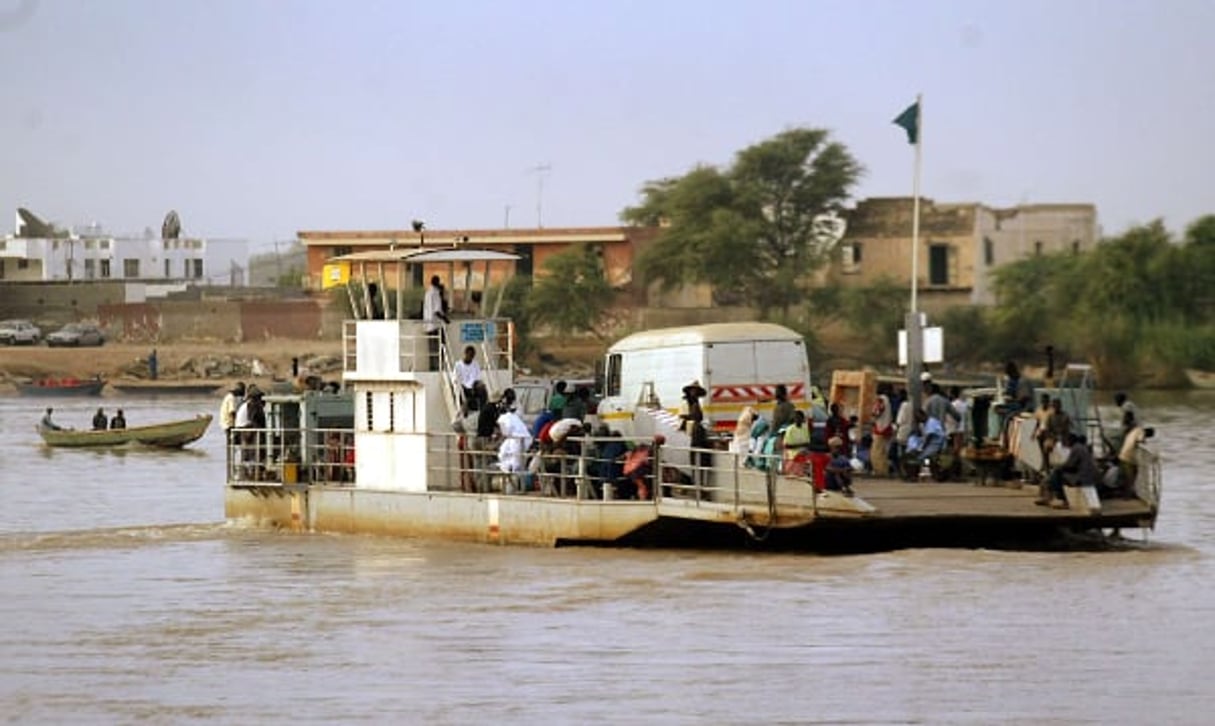 Sur le fleuve Sénégal, en novembre 2003. © BEN CURTIS/AP/SIPA