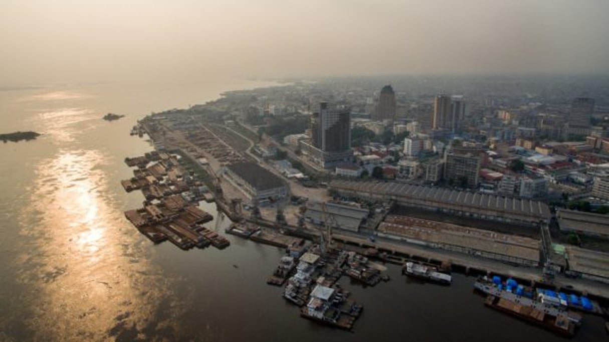 Le port de Kinshasa, capitale de la République démocratique du Congo, vu du ciel, le 24 septembre 2016. © Gwenn Dubourthoumieu pour JA