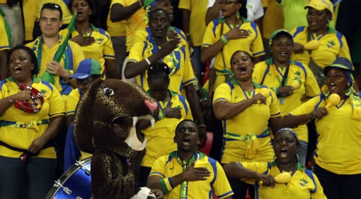 Des supporteurs gabonais pendant la précédente CAN, en Guinée équatoriale, le 20 janvier 2015. © Themba Hadebe/AP/SIPA