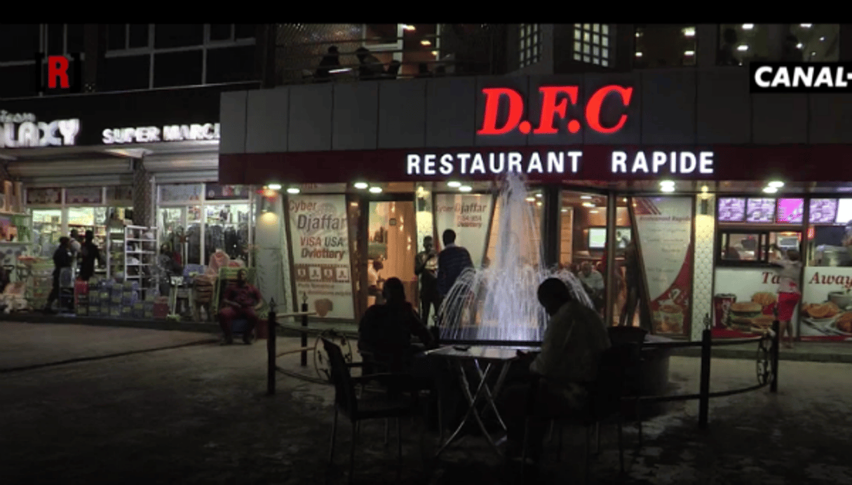 La devanture d’un des restaurants DFC implanté à Kinshasa. © Capture d’écran / Réussite