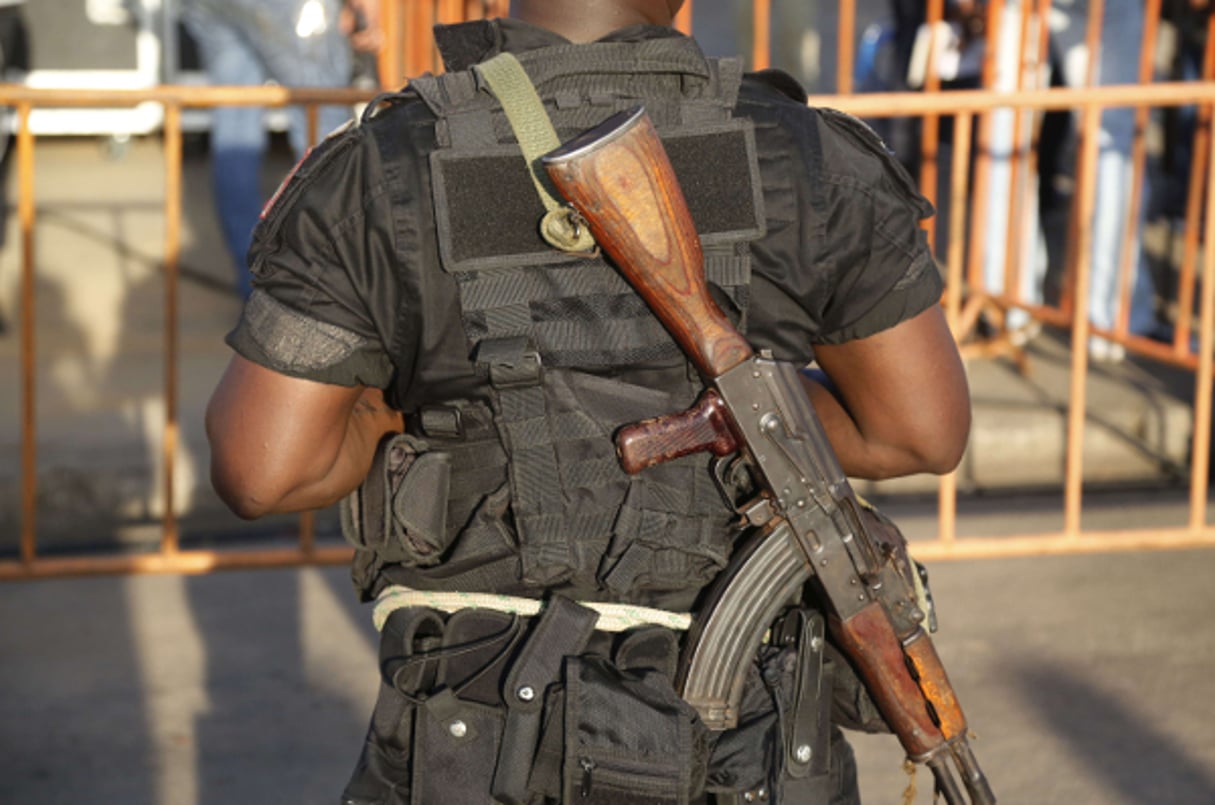 Un militaire ivoirien à Abidjan en octobre 2015. © Schalk van Zuydam/AP/SIPA