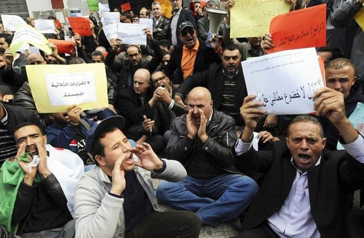 Manifestation contre la loi de finances 2017,le 21 novembre 2016, à Alger. © Sidali Djarboub/AP/SIPA