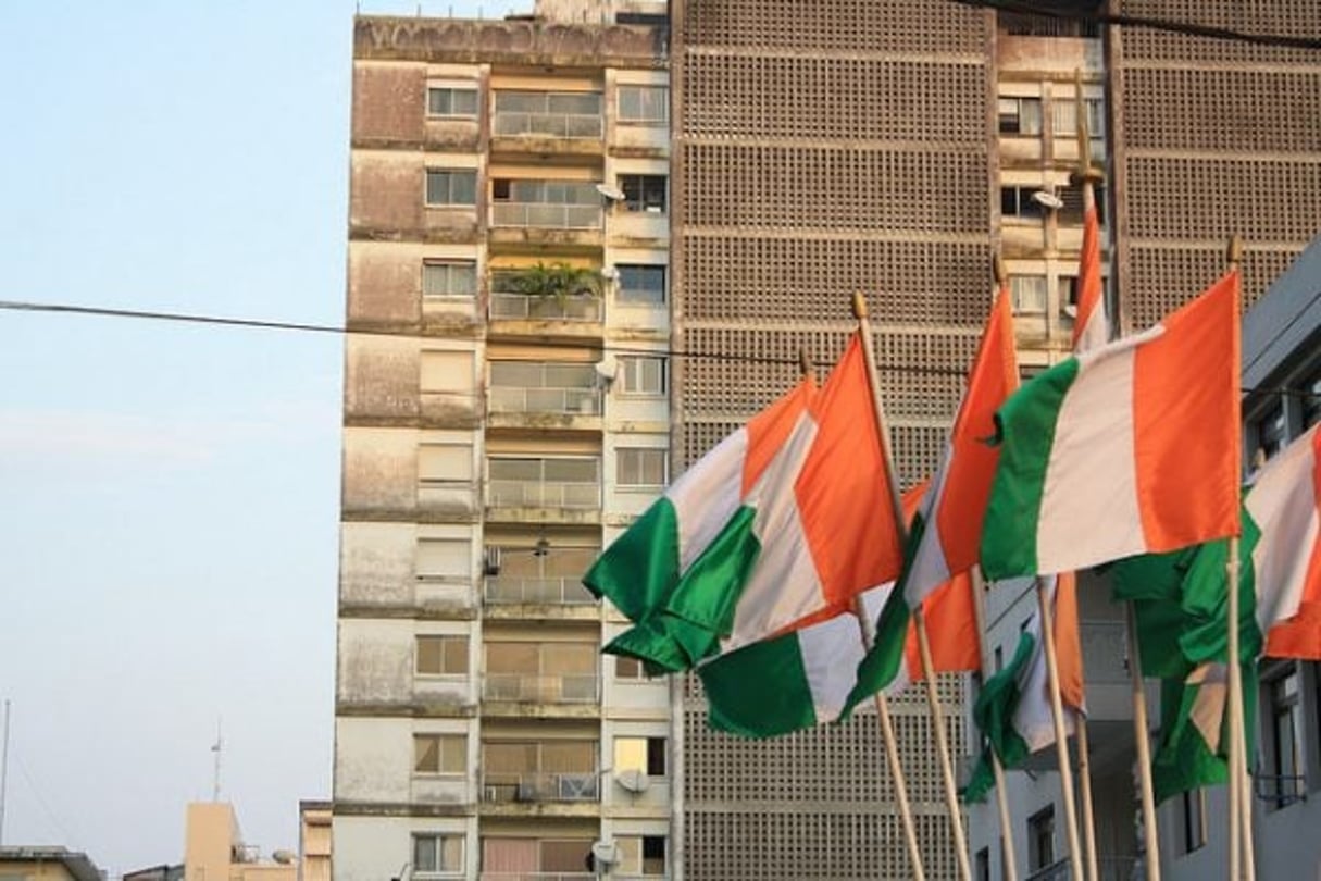 Des drapeaux ivoiriens. © Clara Sanchiz/CC/Flickr