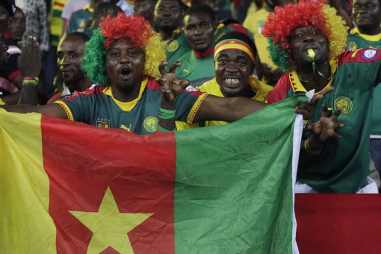 Des supporters de l’équipe de football du Cameroun pendant la CAN 2017, le 22 janvier 2017 à Libreville au Gabon. © Sunday Alamba/AP/SIPA