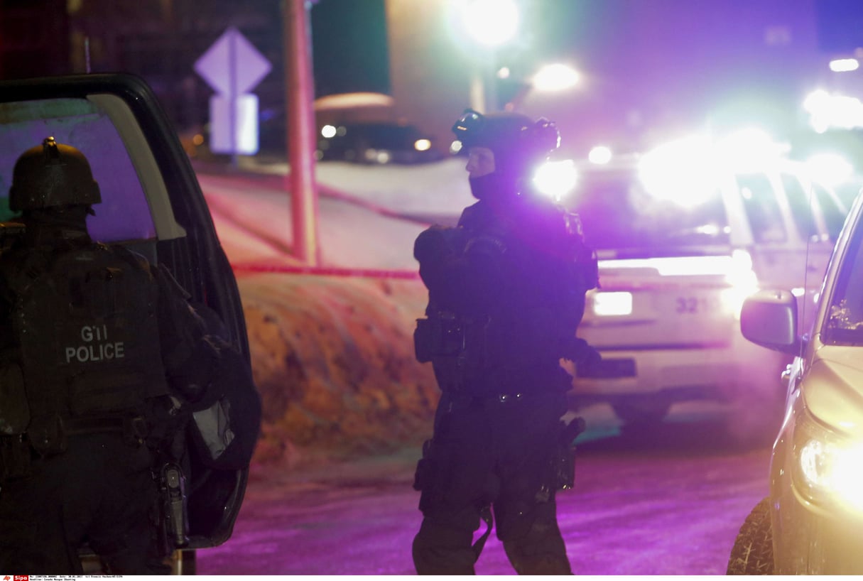 La police quadrille la zone, après l’attentat survenu dans la mosquée de Québec le dimanche 29 janvier 2017. © Francis Vachon/AP/SIPA