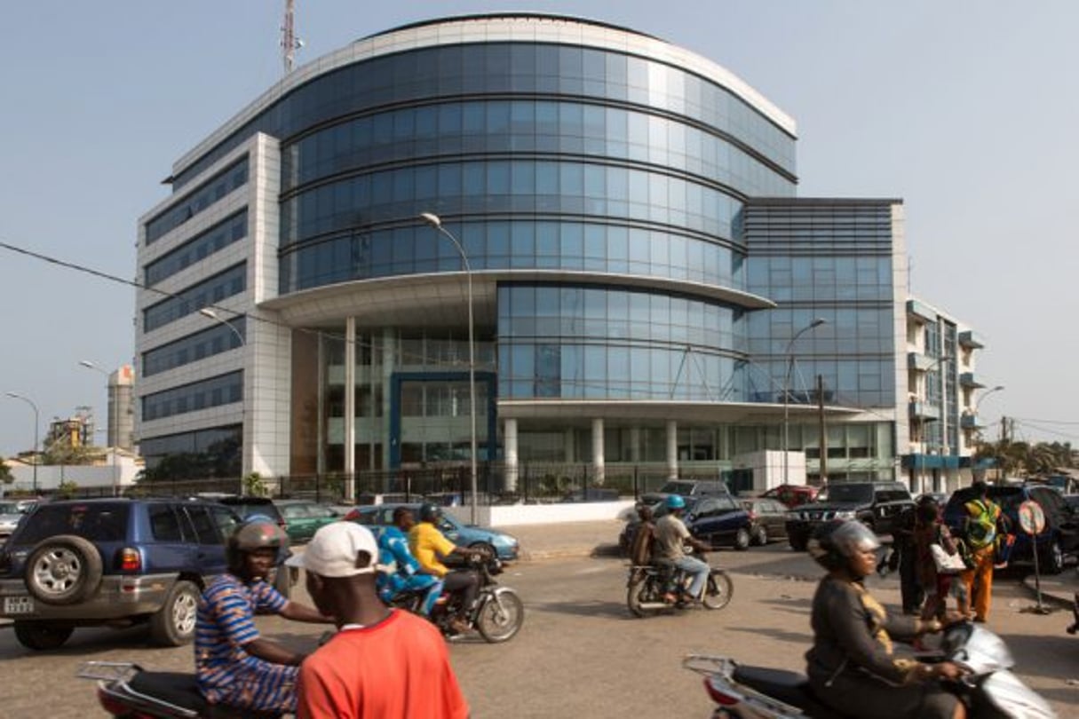 Le siège d’Ecobank dans quartier commercial de Ganhi à Cotonou, capitale économique du Bénin, le 19 février 2016. © Gwenn Dubourthoumieu pour Jeune Afrique