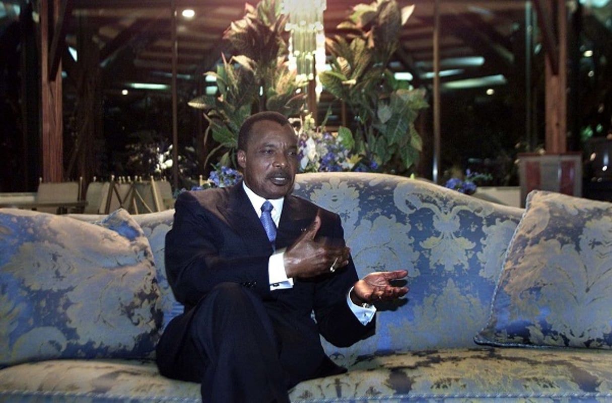 Le président congolais Denis Sassou-Nguesso à sa résidence officielle à Brazzaville, en République du Congo, le 7 mars 2002. © CHRISTINE NESBITT/AP/SIPA