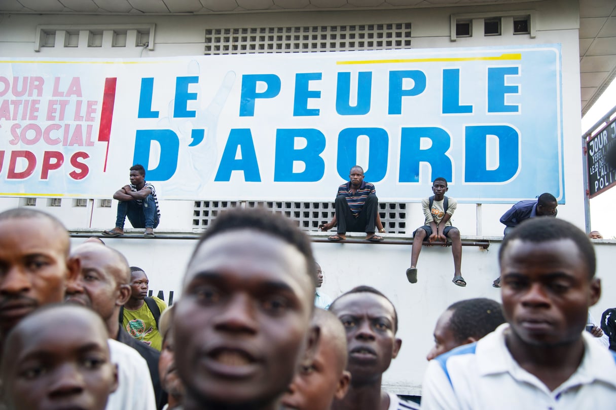 Des partisans du « patriarche » rassemblés aux abords du siège de l’UDPS,le 2 févrierà Kinshasa. © Junior Kannah/AFP
