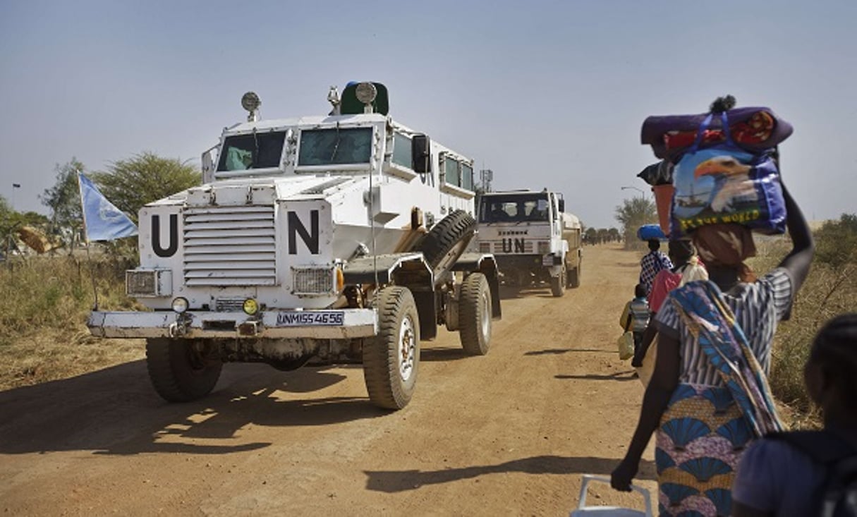 Encadrés par l’ONU, les civils sud-soudanais se déplacent d’un camp à l’autre (2017). © Ben Curtis/AP/SIPA