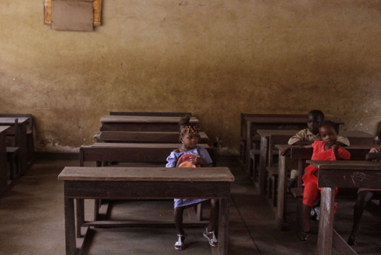 Une salle de classe désertée, à Conakry, en Guinée, en janvier 2015. © Youssouf Bah/AP/SIPA