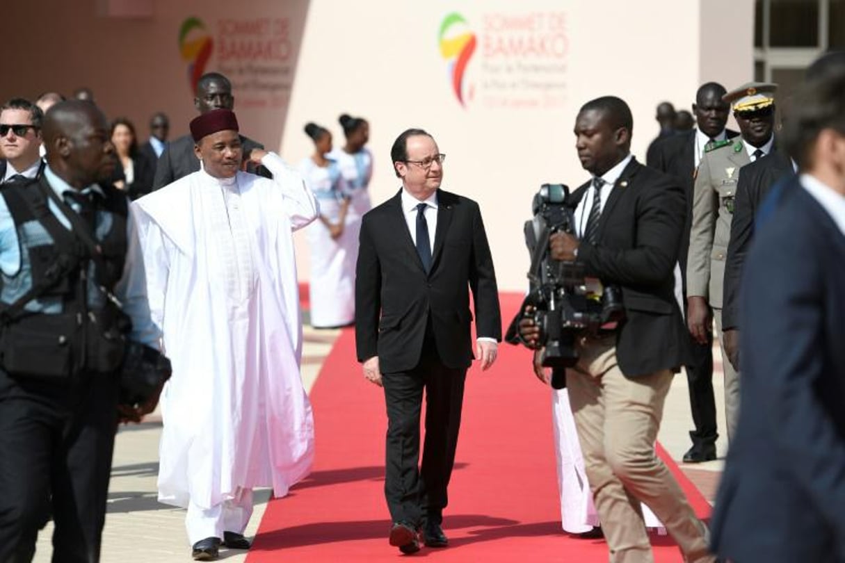 Mahamadou Issoufou, président du Niger, et son homologue français, François Hollande, le 14 janvier 2017 à Bamako. © Stephane de Sakutin/AFP