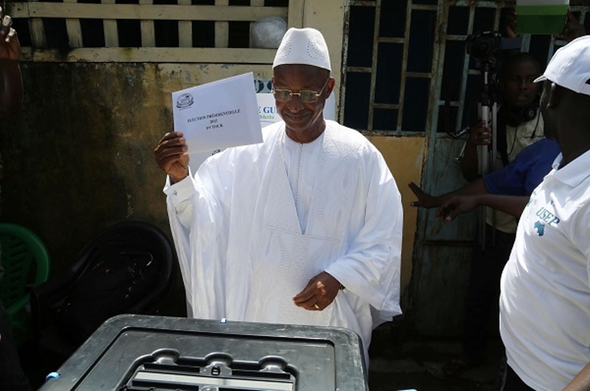 Cellou Dalein Diallo, du parti d’opposition UFDG, lors des élections présidentielles, le 11 octobre 2015. © Youssouf Bah/AP/SIPA