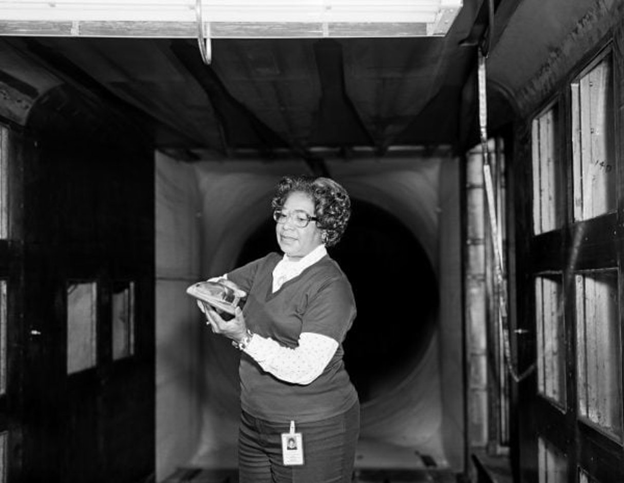 Mary Jackson, en 1977. Elle fut la première femme noire ingénieure de la Nasa, un poste supérieur à celui des « simples » mathématiciens du centre de recherche de Langley. © NASA/donaldson collection/getty images