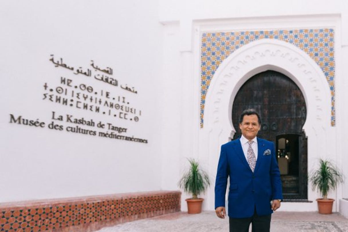 Mehdi Qotbi devant le musée de la Kasbah de Tanger. © FNM