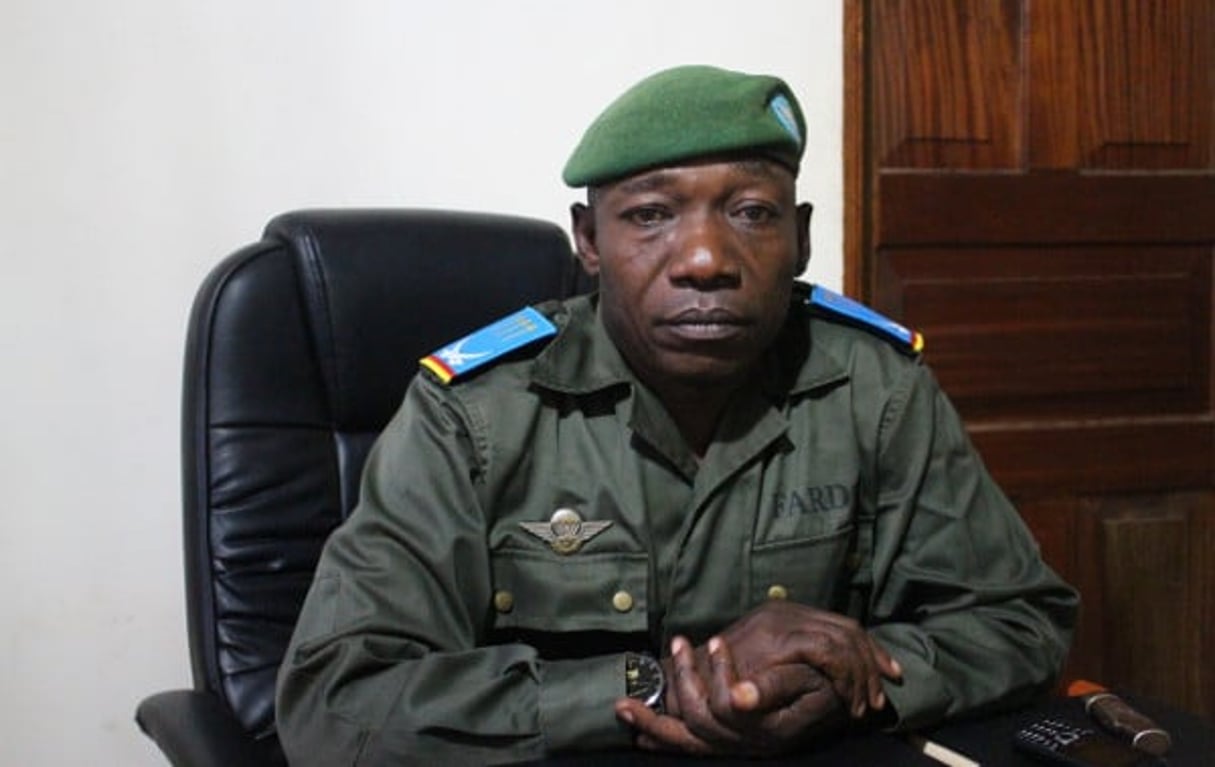 Le capitaine Mak Hazukay, porte-parole de l’armée congolaise pour l’opération « Sokola 1 », le 16 février 2017 à Beni, dans le nord-est de la RDC. © Trésor Kibangula/J.A.