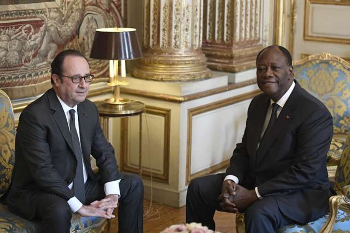 François Hollande et Alassane Ouattara à l’Élysée le 15 mars 2017. © Stephane de Sakutin/AP/SIPA
