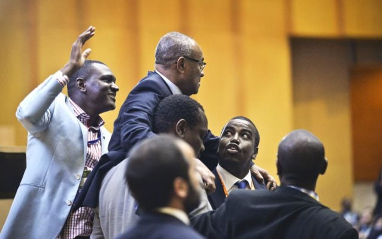 Ahmad Ahmad, nouveau président de la CAF, à l’annonce de sa victoire, lors de l’assemblée de la CAF à Addis-Abeba, le 16 mars 2017. © STR/AP/SIPA