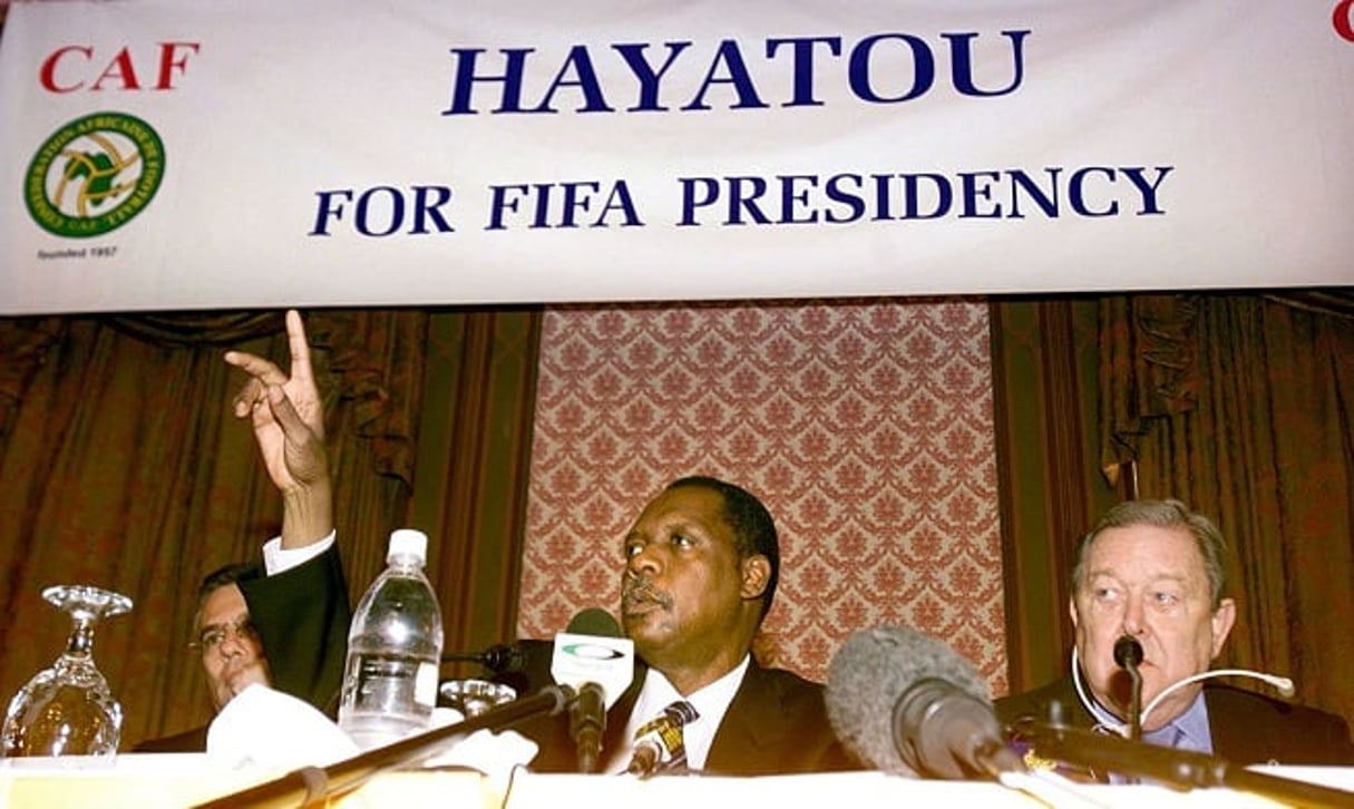 L’ex président de la Confédération africaine de football, Issa Hayatou, au Caire, le 16 mars 2002. © AMR NABIL/AP/SIPA