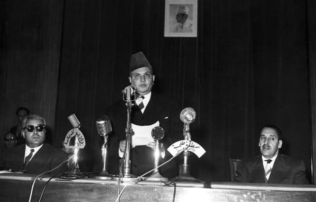Le leader de l’Istiqlal, Allal El Fassi à la conférence de Tanger, qui a réuni les trois principaux partis maghrébins (le FLN algérien, le Néo Dostour tunisien et l’Istiqlal marocain), en avril 1958. © Archive JA
