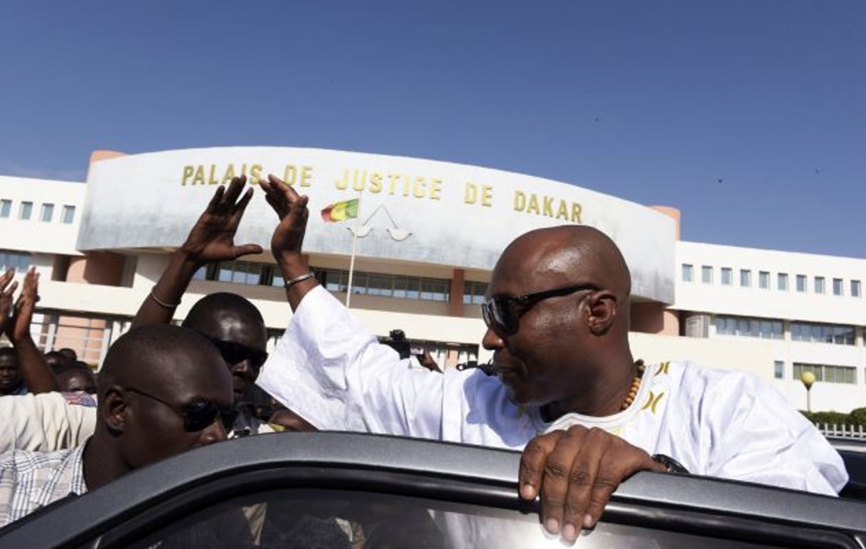Le 1er décembre 2016, à la sortie du tribunal de Dakar, après le renvoi de son procès. © SEYLLOU/AFP