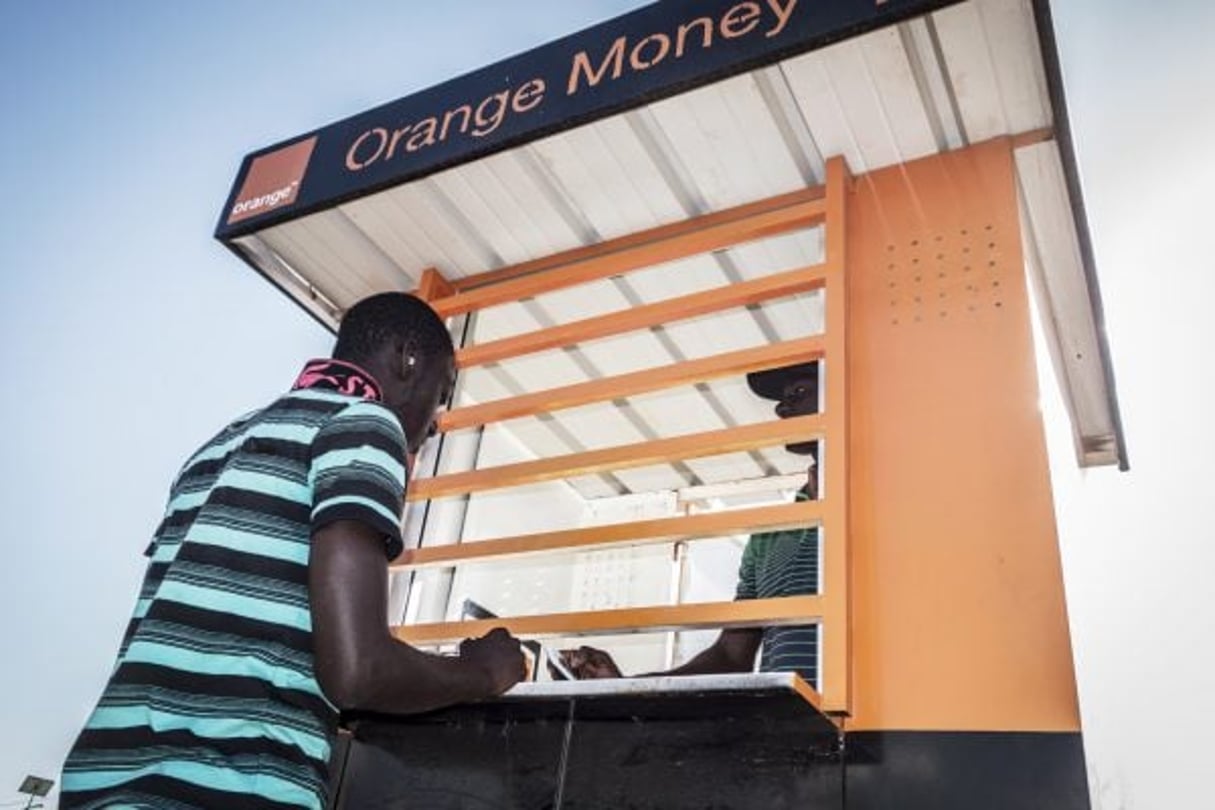 Kiosque d’Orange Money, à Dakar, Sénégal. © Sylvain Cherkaoui/JA