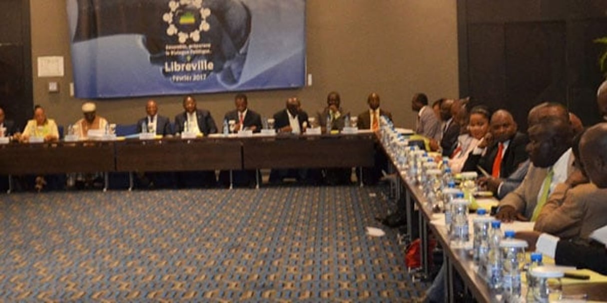 Le comité préparatoire au dialogue politique gabonais, fin février 2017. © Gouvernement gabonais