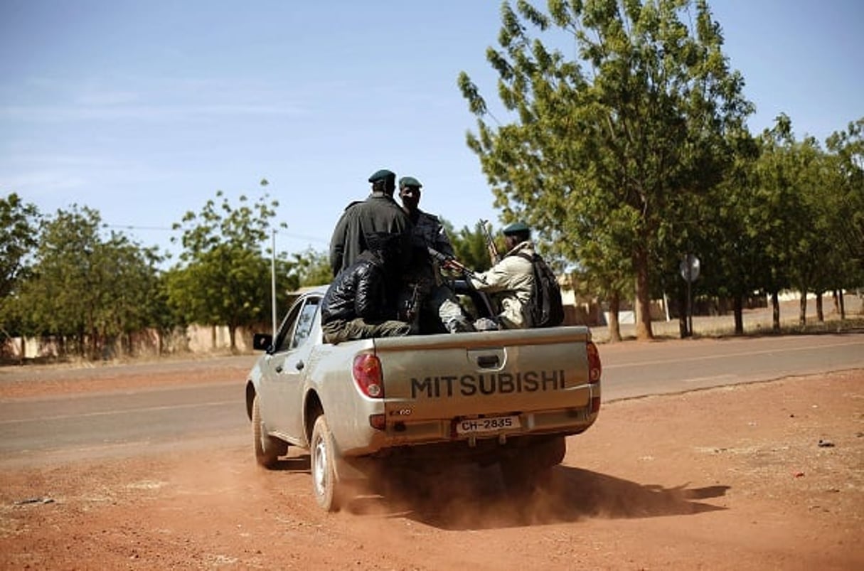 Des officiers de la police malienne à Bamako en 2013. © Jerome Delay/AP/SIPA