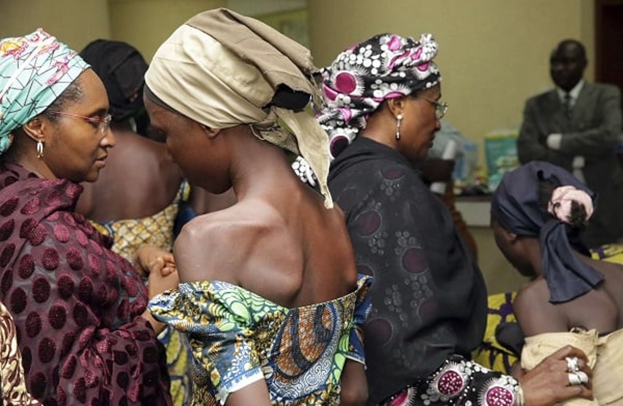 Retour d’une partie des lycéennes de Chibok en 2016. © Sunday Aghaeze/AP/SIPA