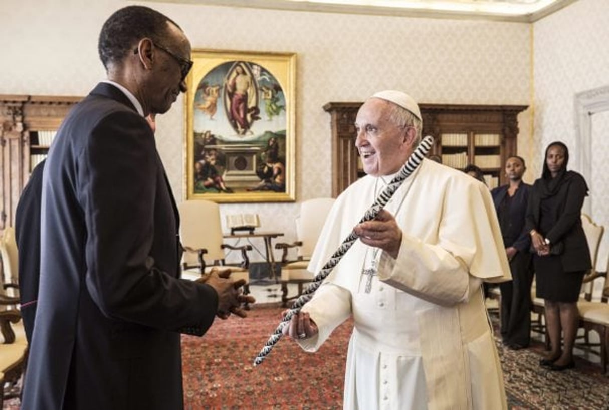 Paul Kagame, le président rwandais, reçu par le pape François au Vatican le 20 mars. © Vatican/Galazka/SIPA