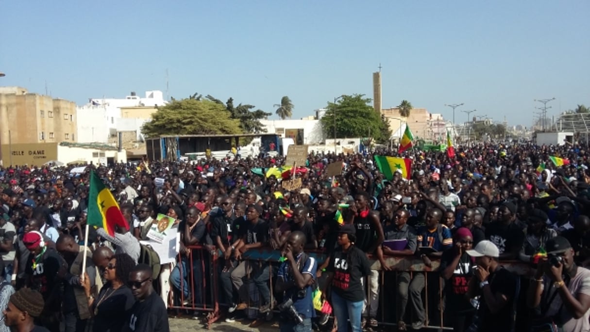 Des manifestants au rassemblement de « Y’en a marre », le 7 avril à Dakar. © Benjamin Roger/Jeune Afrique