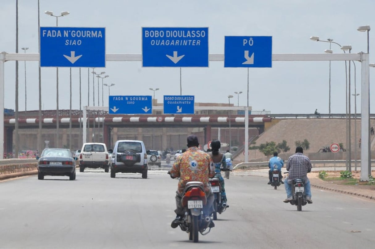 Sur le Boulevard circulaire, à Ouagadougou, en juin 2010. © Renaud VAN DER MEEREN pour Les Editons du Jaguar