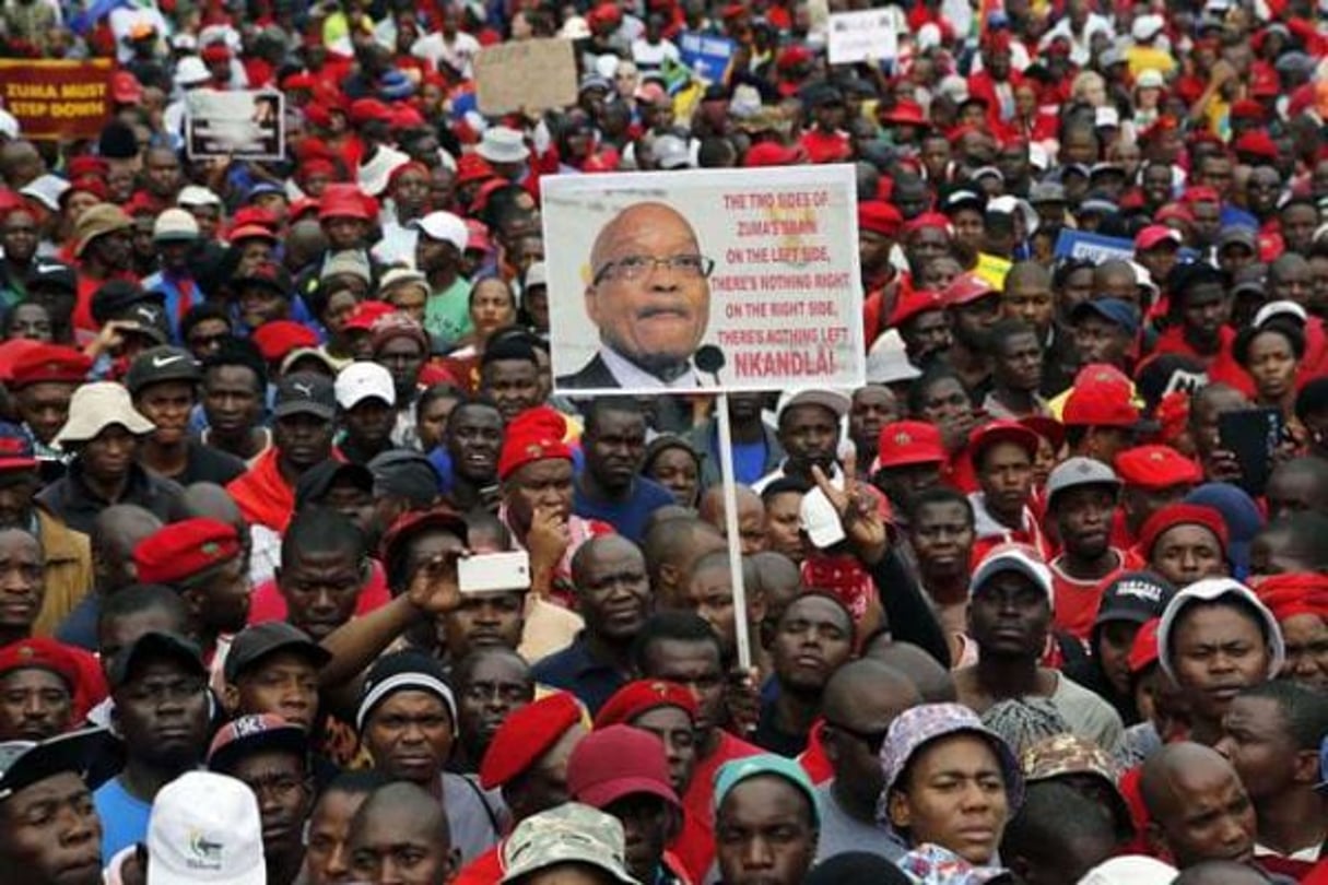 Rassemblement de partis de l’opposition demandant la démission du président sud-africain Jacob Zuma, à Pretoria le 12 avril 2017. © Denis Farrell/AP/SIPA