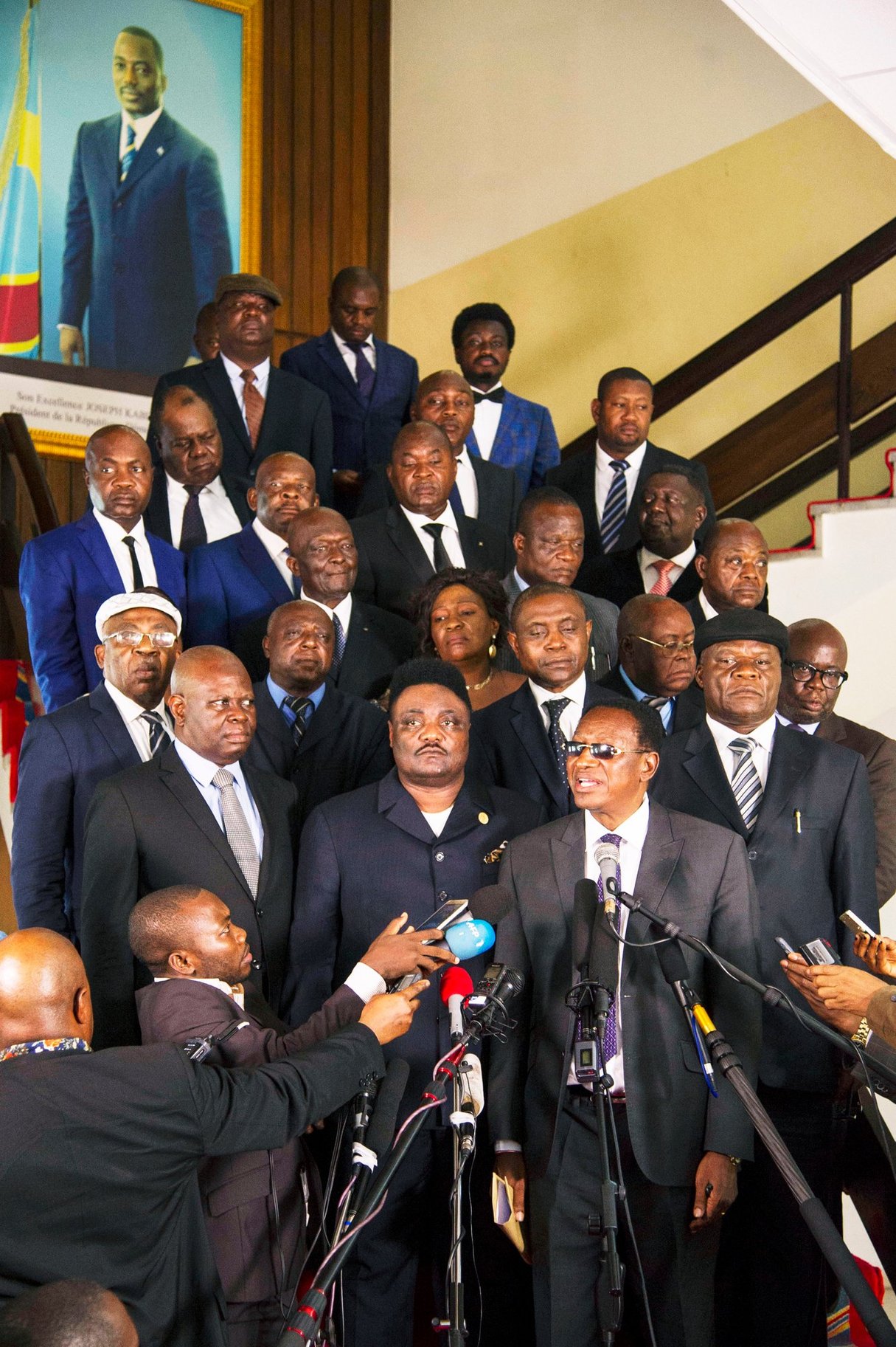 Bruno Tshibala (au premier plan, à dr.), le nouveau Premier ministre, nommé par Joseph Kabila. &copy; junior didi kannah/AFP