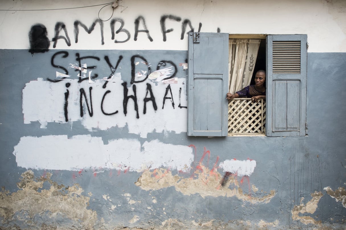 En juillet 2014, à Dakar, au lendemain des elections. Sur un mur, avec un graffiti donne Bamba Fall large vainqueur des municipales dans le quartier de la Medina.
