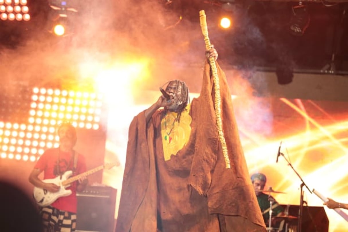 Tiken Jah Fakoly durant son concert au Femua le 29 avril 2017. © FEMUA 10