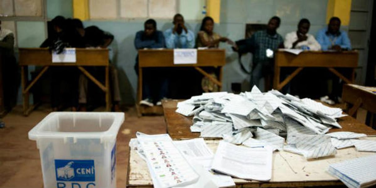 Dans un bureau de vote à Lubumbashi, en République démocratique du Congo (RDC), le 28 novembre 2011. © Phil Moore / AFP