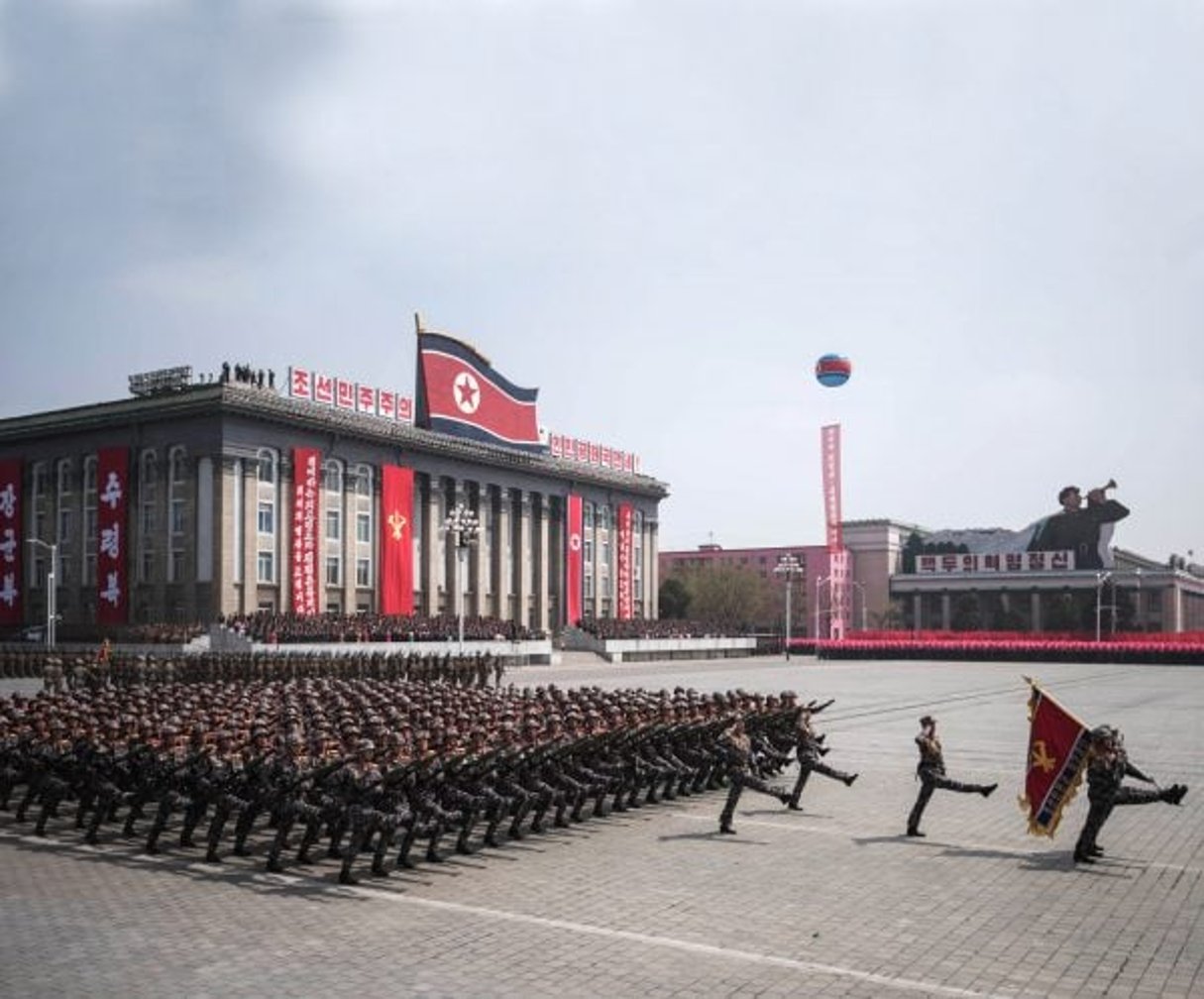 Parade de l’Armée du peuple coréen lors des cérémonies célébrant la naissance de Kim Il-sung, le 15 avril, à Pyongyang. © ED JONES/AFP PHOTO