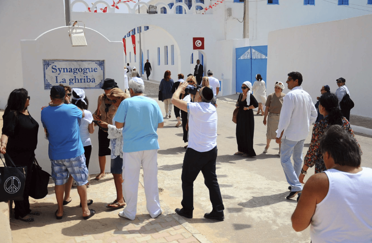 L’entrée de la synagogue de la Ghriba, à Djerba. © AP/SIPA