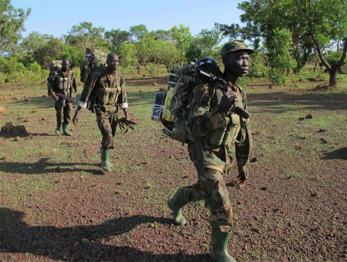 Des soldats ougandais traquant l’Armée de Résistance du Seigneur (LRA) en Centrafrique, le 19 avril 2012. © Rodney Muhumuza/AP/SIPA