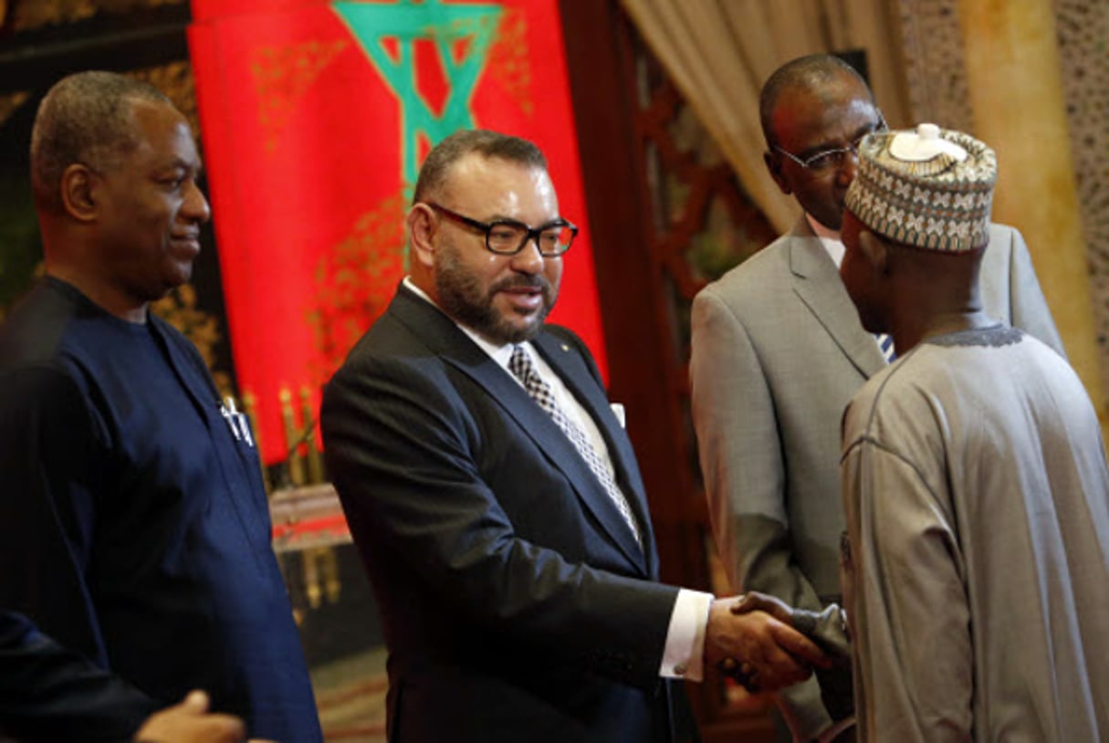 Mohammed VI recevait une délégation nigériane à Rabat ce lundi 15 mai 2017. © Abdeljalil Bounhar/AP/SIPA