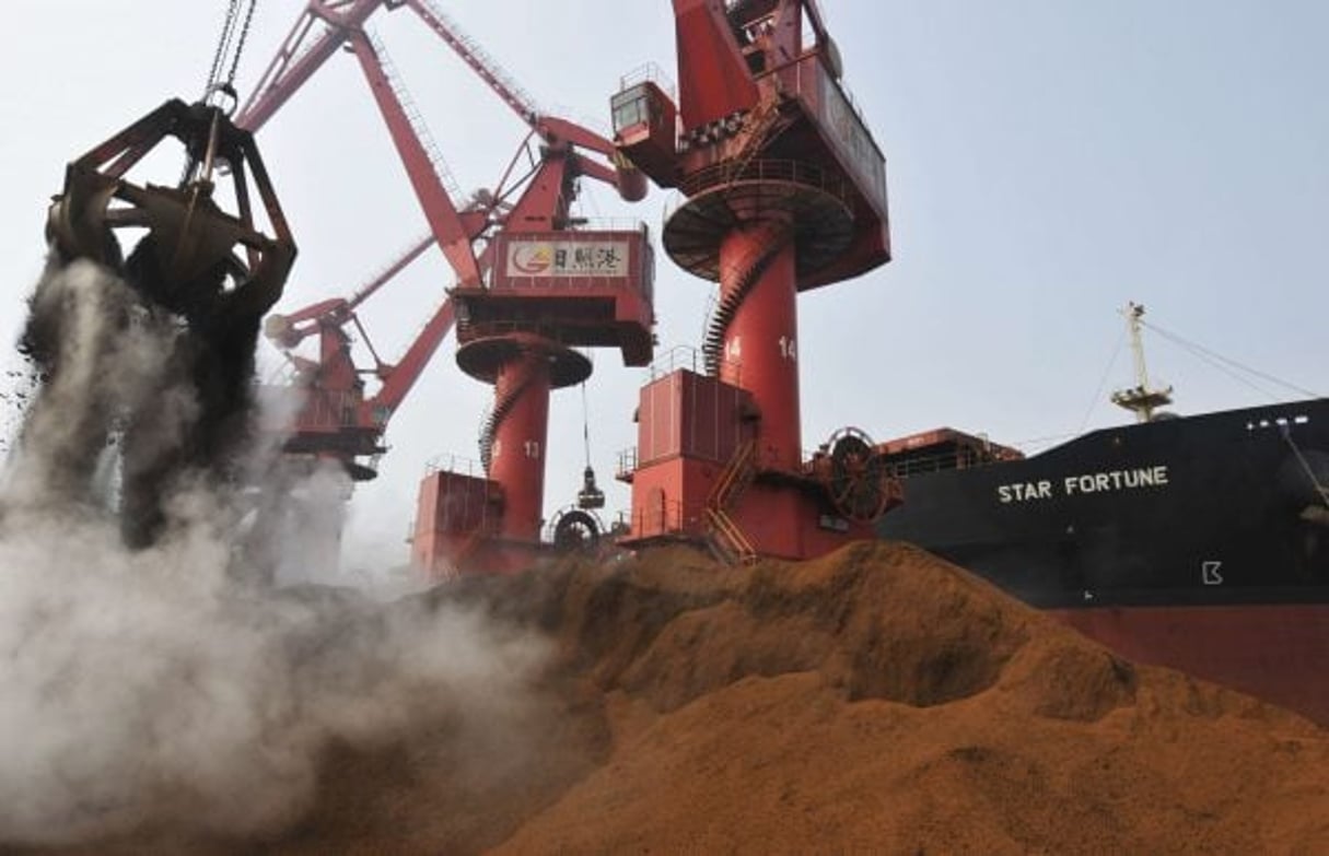 Du minerais de fer débarqué dans le port de Rizhao, en Chine, en mars 2010 (illustration). © AP/SIPA