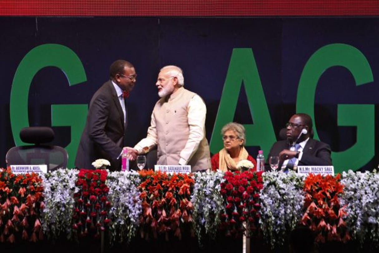 Le premier ministre indien Narendra Modi (à droite) et le président de la BAD Akinwumi Adesina, lors de la réunion annuelle de la BAD, le 23 mai 2017, en Inde. © Ajit Solanki/AP/SIPA