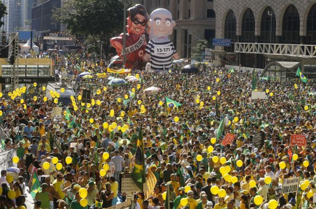 Une manifestation consécutive à l’éclatement du scandale Petrobras, le 17 avril 2016, à Sao Paulo, au Brésil. © Andre Penner/AP/SIPA