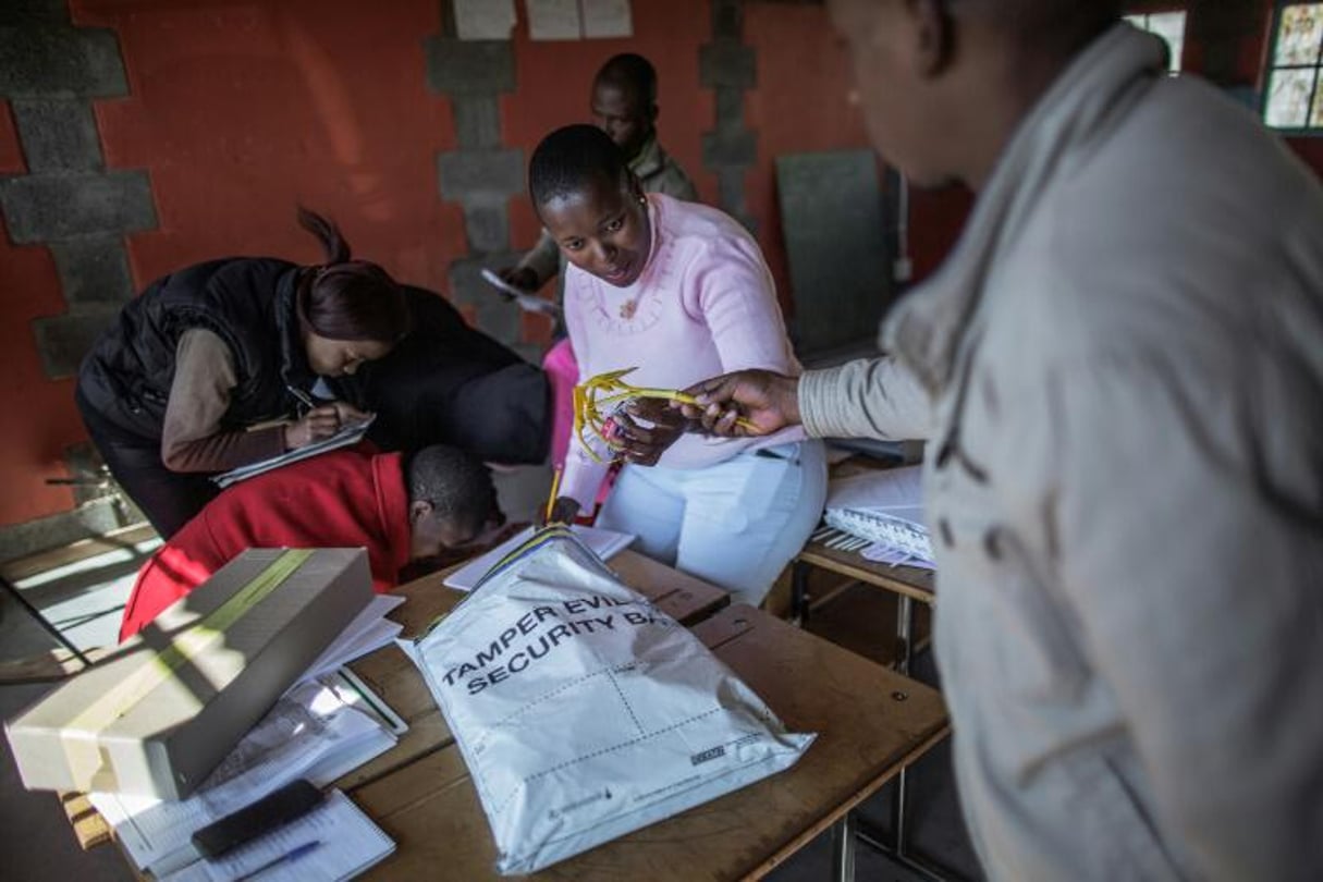 Un bureau de vote à Maseru, au Lesotho, le 2 juin 2017. © Gianluigi Guercia/AFP
