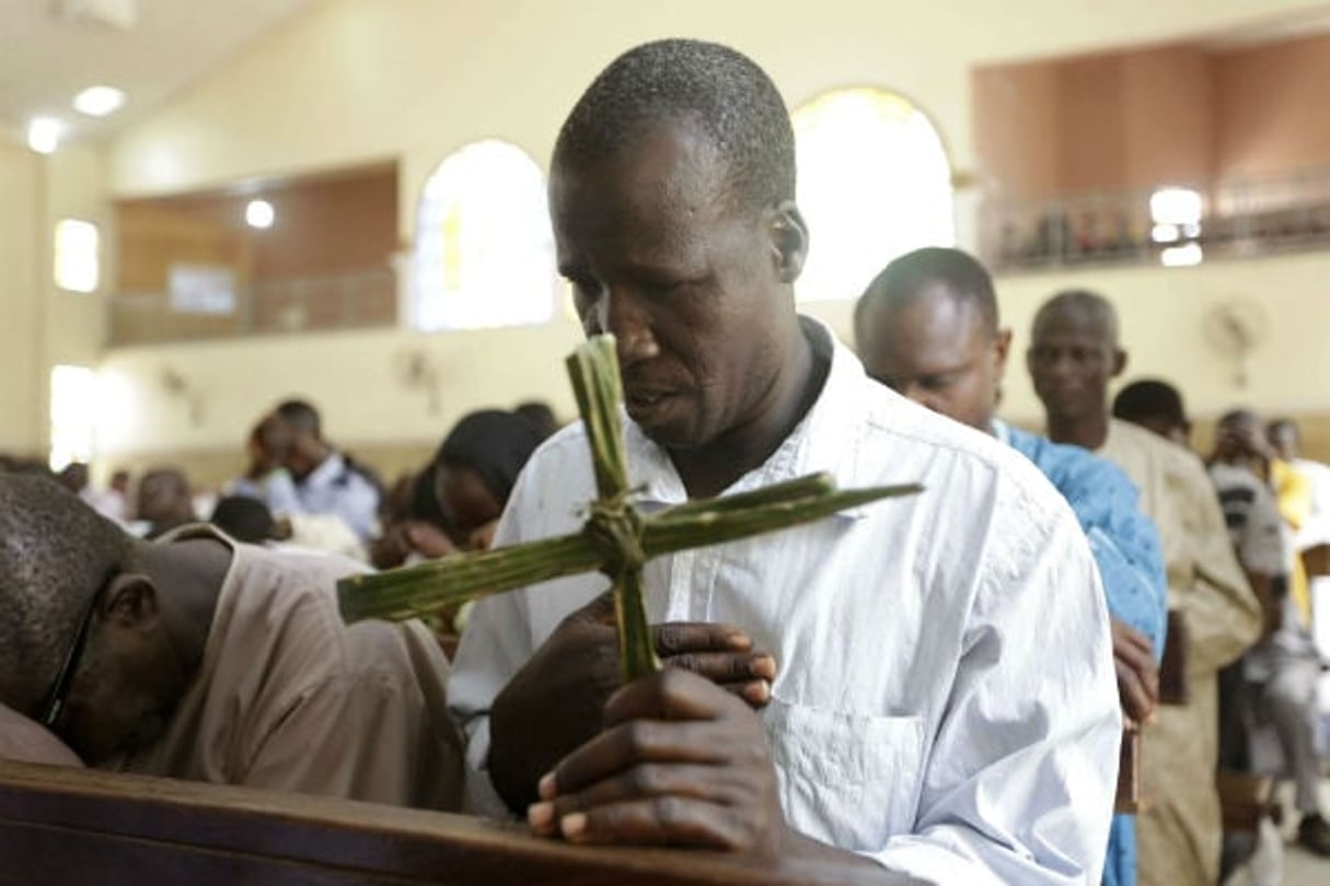 Un fidèle catholique lors d’une messe à Yola, au Nigeria en 2015. © Sunday Alamba/AP/SIPA