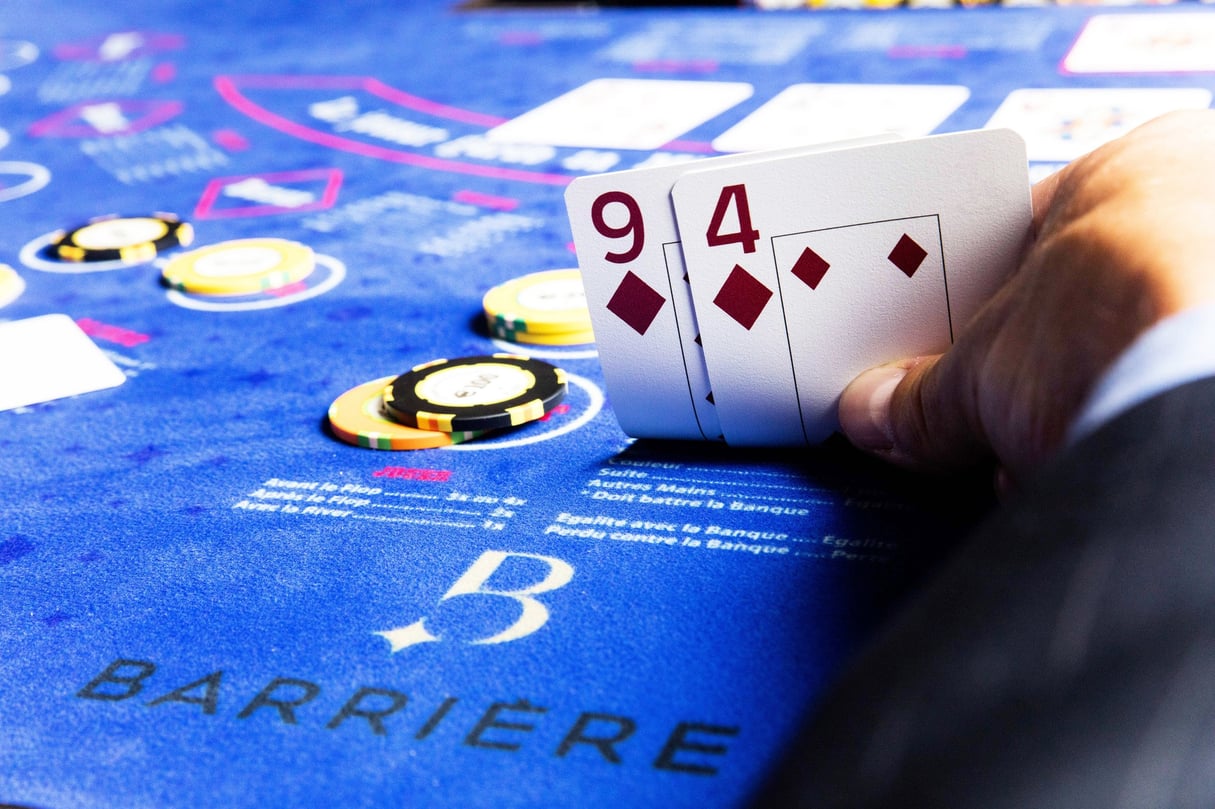 Au poker, impossible 
de jouer pour moins 
de 5 millions de F CFA, 
soit l’une des mises les plus élevées d’Afrique de l’Ouest. © groupe Barrière