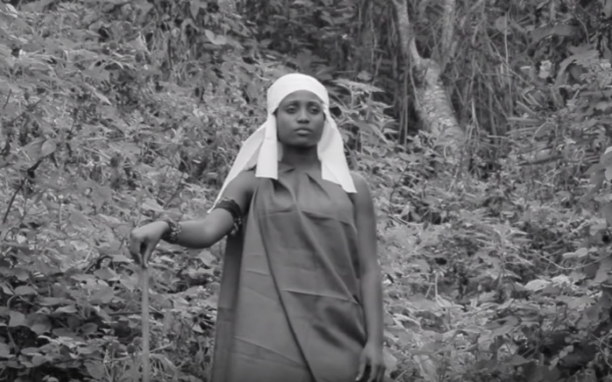 La prophétesse Kimpa Vita interprétée par une comédienne dans le documentaire « Kimpa Vita, la mère de la révolution africaine », de Ne Kunda Nlaba. © Capture d’écran Youtube