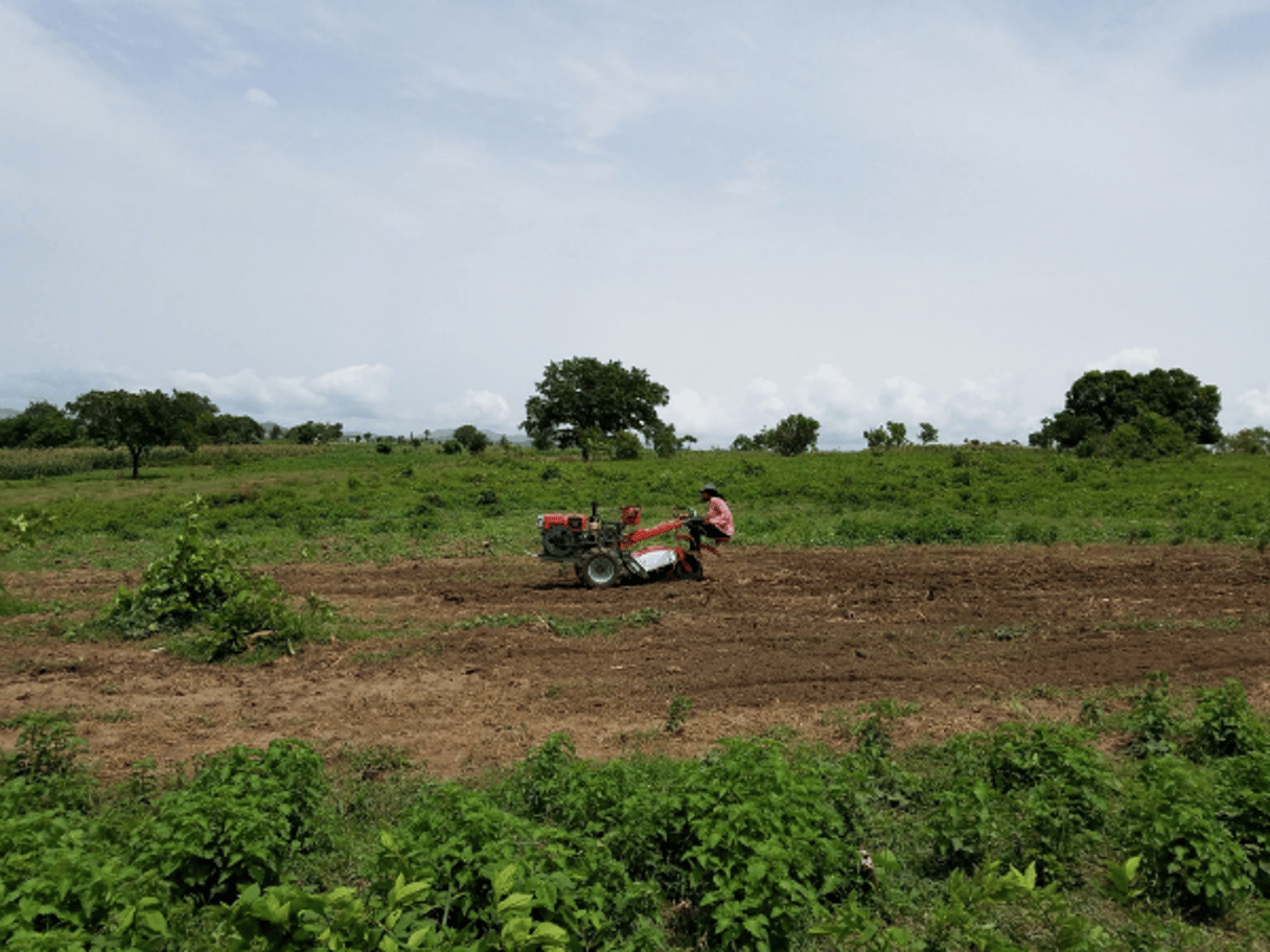 Un tracteur en fonctionnement . © HelloTractor